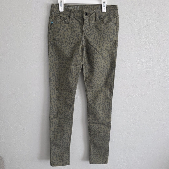 Hurley Womens Skinny 81 Olive Green Black Animal Leopard Print Pants Size 25 - Picture 1 of 11